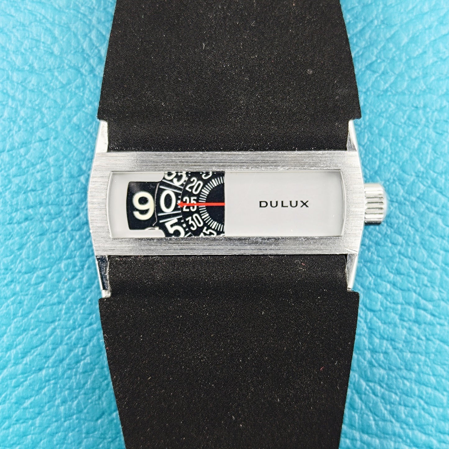 Dulux Automatic Jumping Hour - Baschmakoff Design