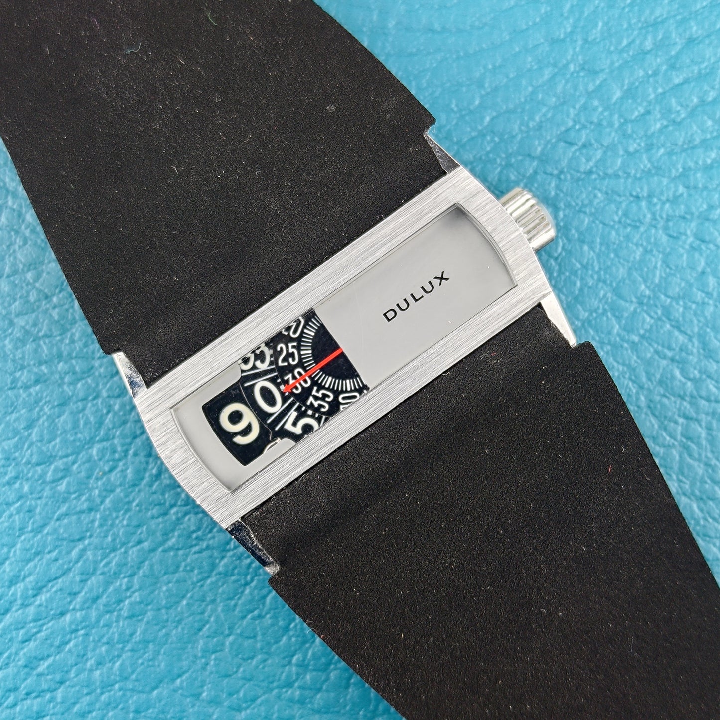 Dulux Automatic Jumping Hour - Baschmakoff Design
