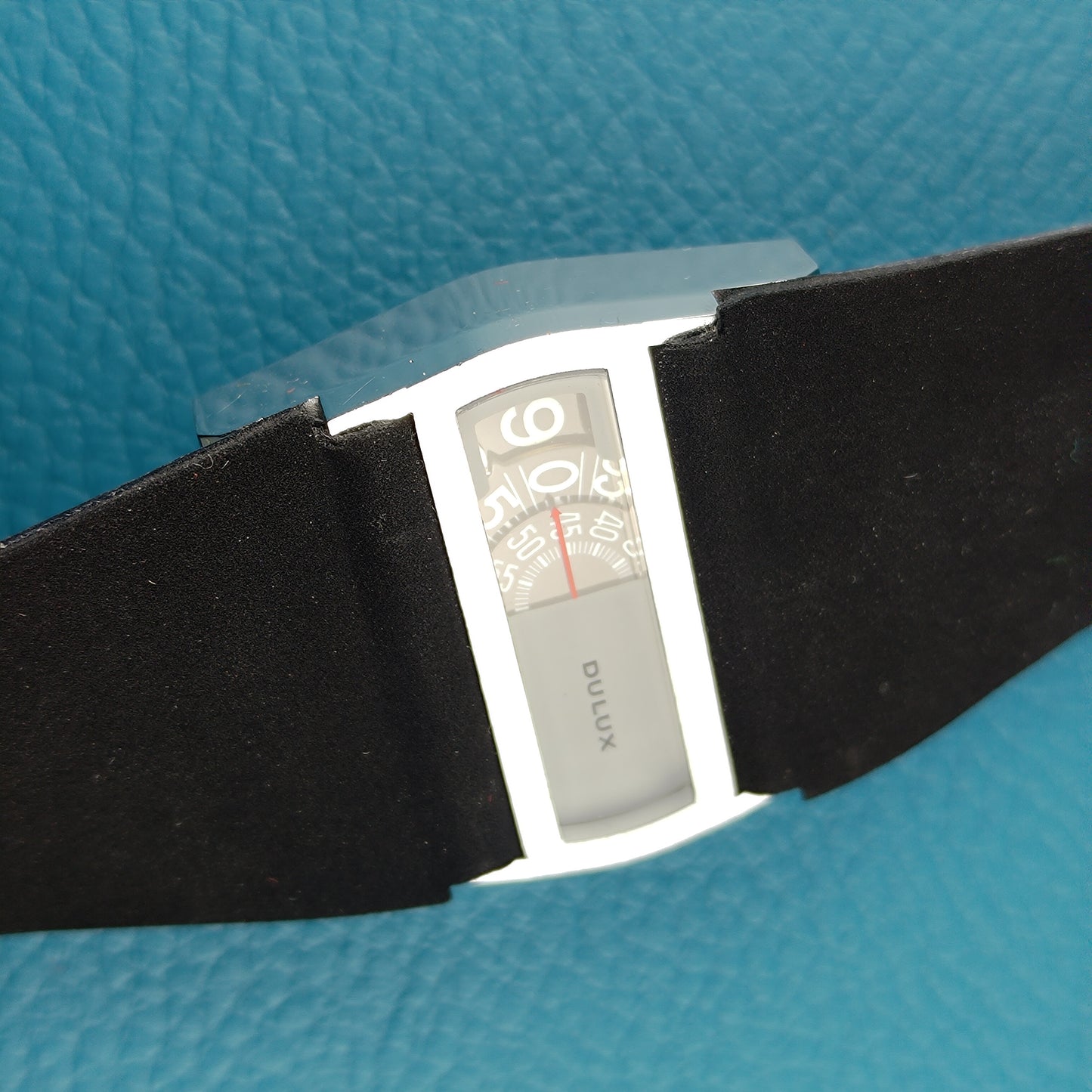 Dulux Automatic Jumping Hour - Baschmakoff Design